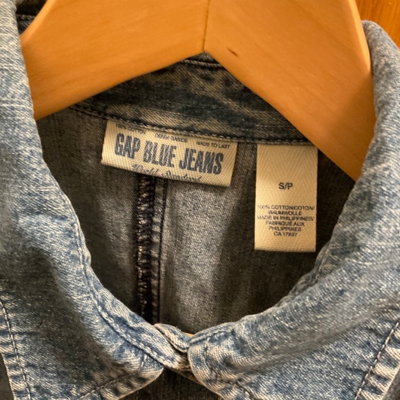 Gap Short-Sleeve Jean Shirt - Picture 3 of 3